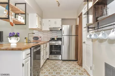 3 Davos Dr #6, Vernon, NJ 07462