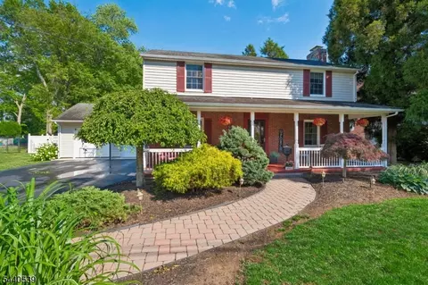 14 Beach St, East Hanover, NJ 07936