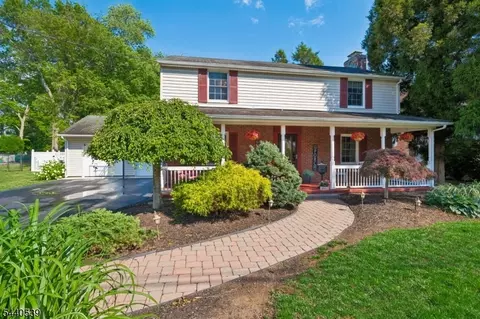 14 Beach St, East Hanover, NJ 07936