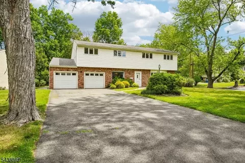 18 Arlington Dr, Livingston, NJ 07039
