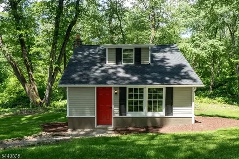 20 Kingsland Ave, Stanhope Boro, NJ 07874