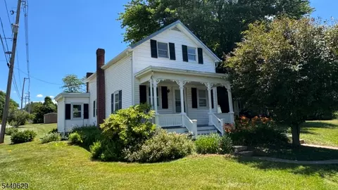 14 Hoffman Rd, Lebanon, NJ 08833