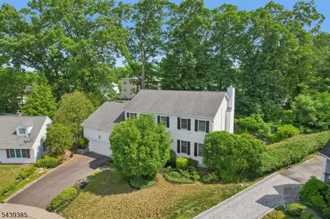 62 Parkway, Rochelle Park, NJ 07662