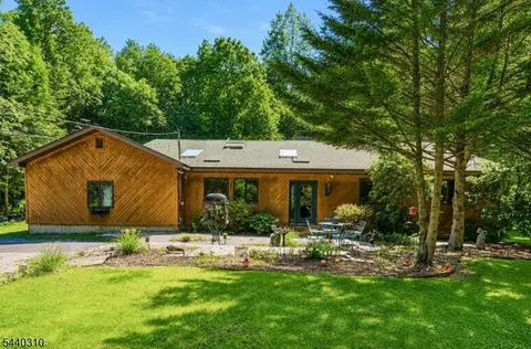 15 Lower North Shore Rd, Branchville, NJ 07826