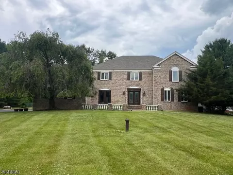 26 Gentry Dr, Long Valley, NJ 07853