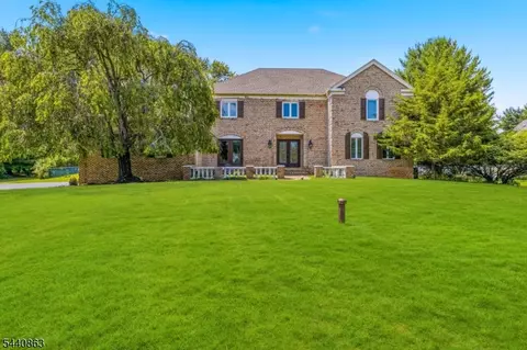 26 Gentry Dr, Long Valley, NJ 07853
