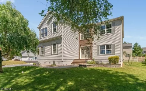 2 Craft Farm Dr, Bridgewater, NJ 08807
