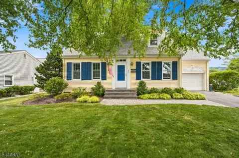 688 Greenbrook Rd, North Plainfield, NJ 07063