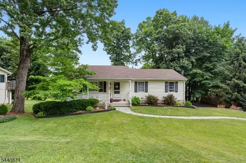 40 Shadowy Ln, West Milford, NJ 07480