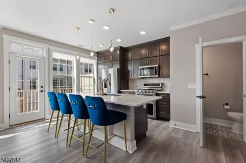 81 Arnold Dr, Wood-ridge Boro, NJ 07075