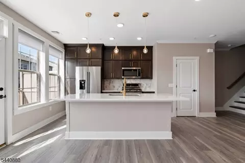 81 Arnold Dr, Wood-ridge Boro, NJ 07075