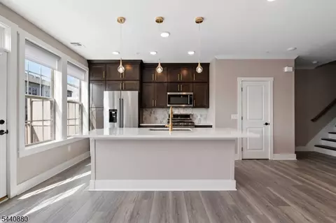 81 Arnold Dr, Wood-ridge Boro, NJ 07075