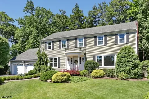 543 Hague Ct, Oradell, NJ 07649