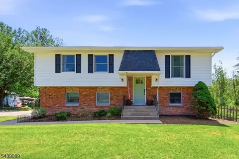1 Hampton Spring Rd, Newton, NJ 07860