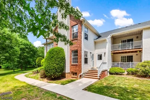 343 Bowler Ct, Piscataway, NJ 08854