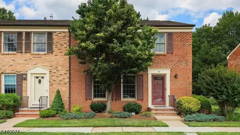 10 Cowperthwaite Sq, Westfield, NJ 07090
