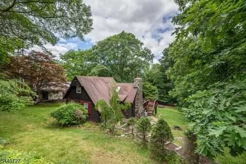 78 Woodlawn Rd, Sparta, NJ 07871