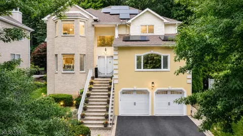 56 Rookwood Ter #56, Morris Plains, NJ 07950