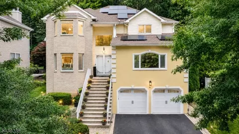 56 Rookwood Ter #56, Morris Plains, NJ 07950