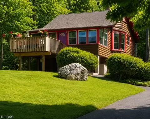 22 Lines Ave, Hopatcong, NJ 07843