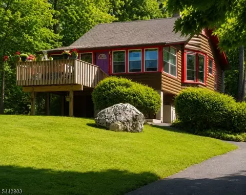 22 Lines Ave, Hopatcong, NJ 07843