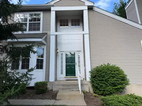 60 Woodmont Dr, Randolph, NJ 07869