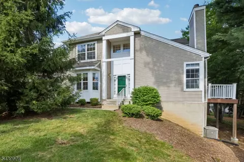 60 Woodmont Dr, Randolph, NJ 07869
