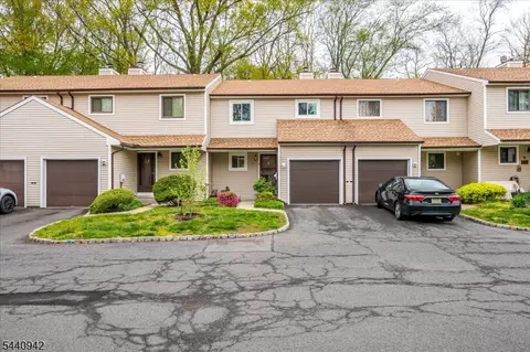 12 Tulip Ct, Edison, NJ 08820