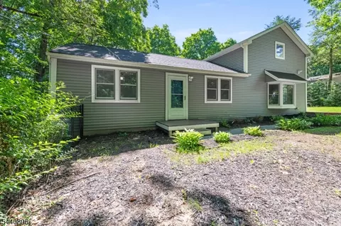 14 Maine Rd, Hewitt, NJ 07421