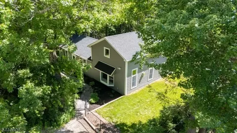 14 Maine Rd, Hewitt, NJ 07421