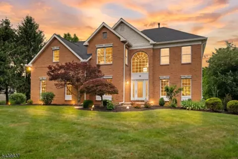 18 Montfort Dr, Belle Mead, NJ 08502