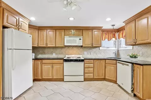 18 Patterson St, Harrison, NJ 07029