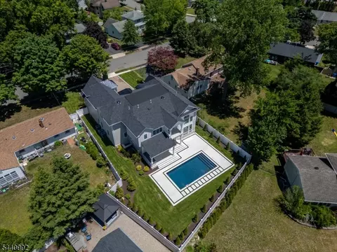 92 Oliver Rd, Paramus, NJ 07652 photo 4