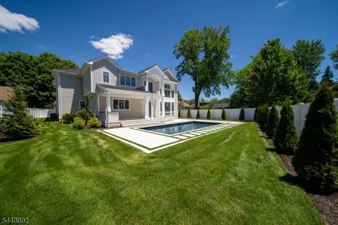 92 Oliver Rd, Paramus, NJ 07652 photo 3
