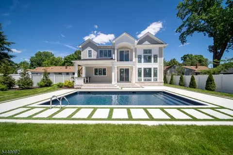 92 Oliver Rd, Paramus, NJ 07652 photo 2