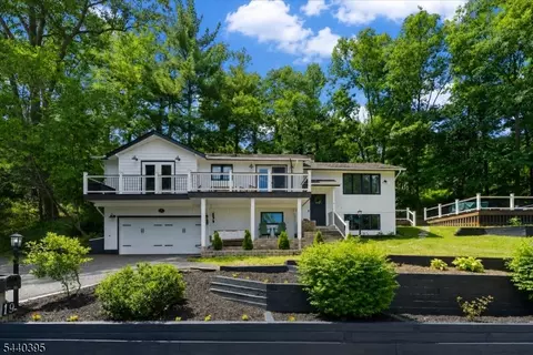 19 Somerville Rd, Hewitt, NJ 07421