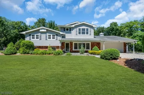 15 Timber Ln, Newfoundland, NJ 07435