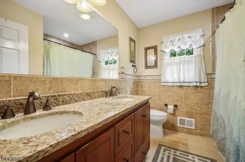 Bath - 6 Noe Ave, Madison, NJ 07940 photo 2 of 3