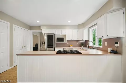 Kitchen - 6 Noe Ave, Madison, NJ 07940 photo 1 of 4