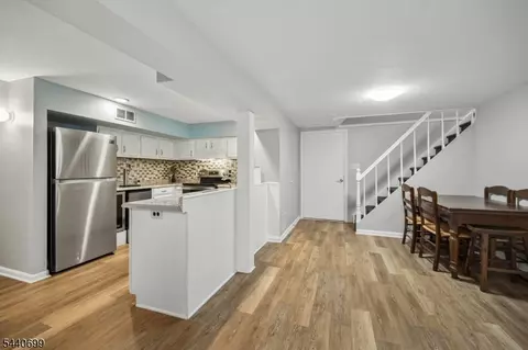 Entry Way - 6 Noe Ave, Madison, NJ 07940 photo 2 of 2