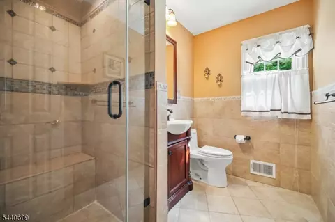 Bath - 6 Noe Ave, Madison, NJ 07940 photo 1 of 3