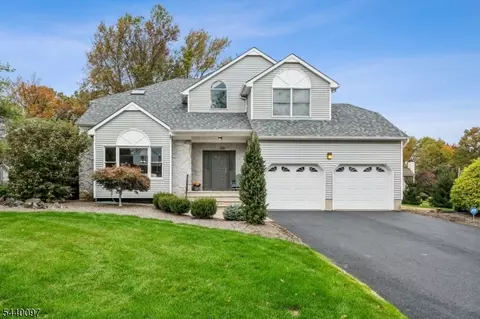 98 King St, Edison, NJ 08820