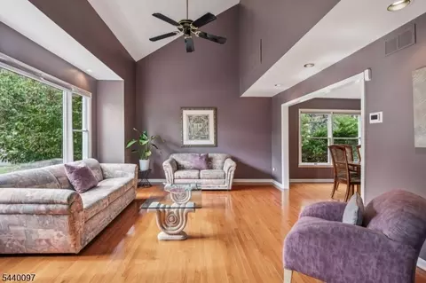 98 King St, Edison, NJ 08820 photo 5