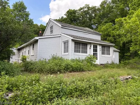 25 Kemah Mecca Lake Rd, Newton, NJ 07860