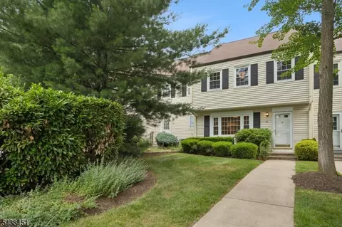 46 Pembroke Dr, Mendham, NJ 07945
