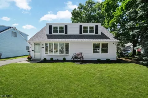 25 Parker Ave, Rochelle Park, NJ 07662