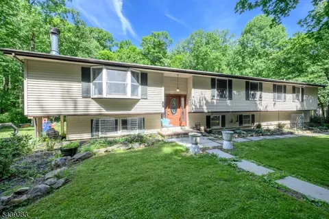 11 Pine Ridge Rd, Califon, NJ 07830