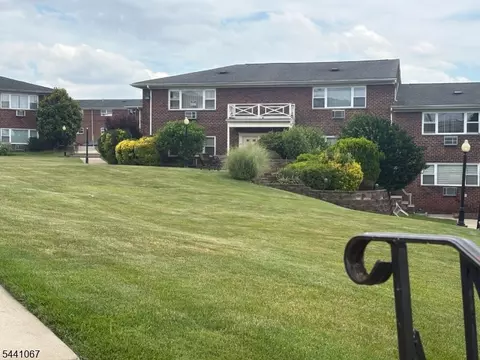 100 Bergen Blvd, Fairview, NJ 07022