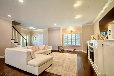 199 D Amboy Ave #199D, Metuchen, NJ 08840