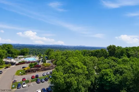 1 Claridge Dr #1026, Verona, NJ 07044